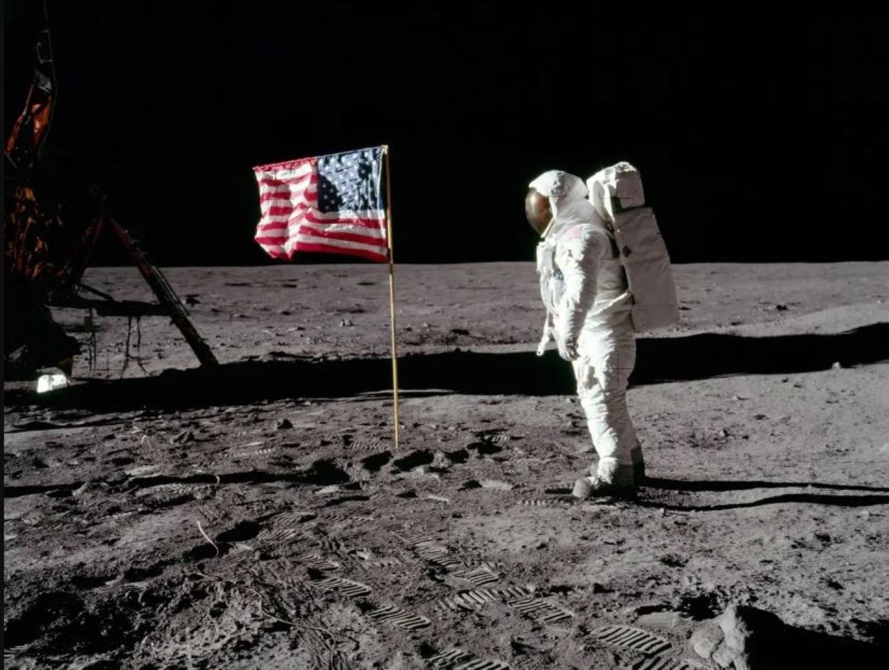 Astronotların Ay'a Neden Dönmediği Üzerine Düşünceler