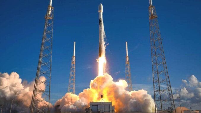 esa-uzay-gorevleri-icin-spacex-ile-ortaklik-kurmayi-degerlendiriyor-egewHaXs.jpg
