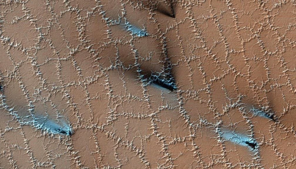 Mars'ın Kış Harikalar Diyarı: Gizemli Kar ve Buz Olayları