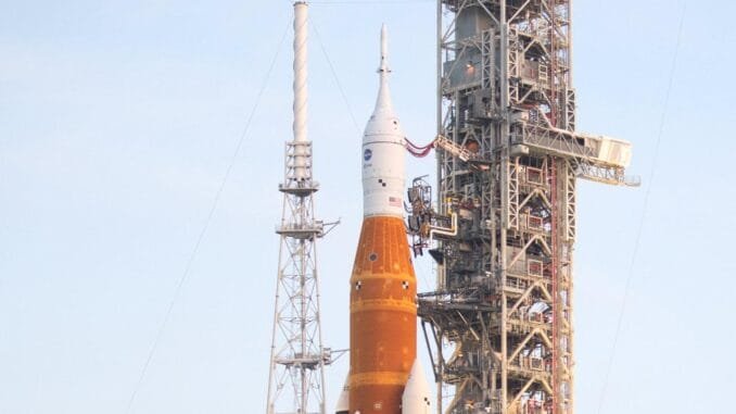 nasanin-artemis-1-gorevi-firlatma-sureci-ve-ian-kasirgasi-etkisi-IX3CjI9I.jpg