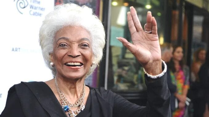 nichelle-nicholsin-kulleri-uzaya-gonderilecek-Bb7S8D1m.jpg