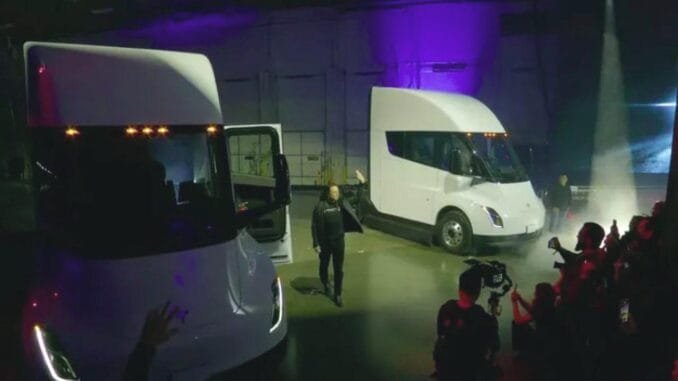 tesla-semi-kamyonlarinin-ilk-teslimatlari-gerceklesti-nq2Otznk.jpg