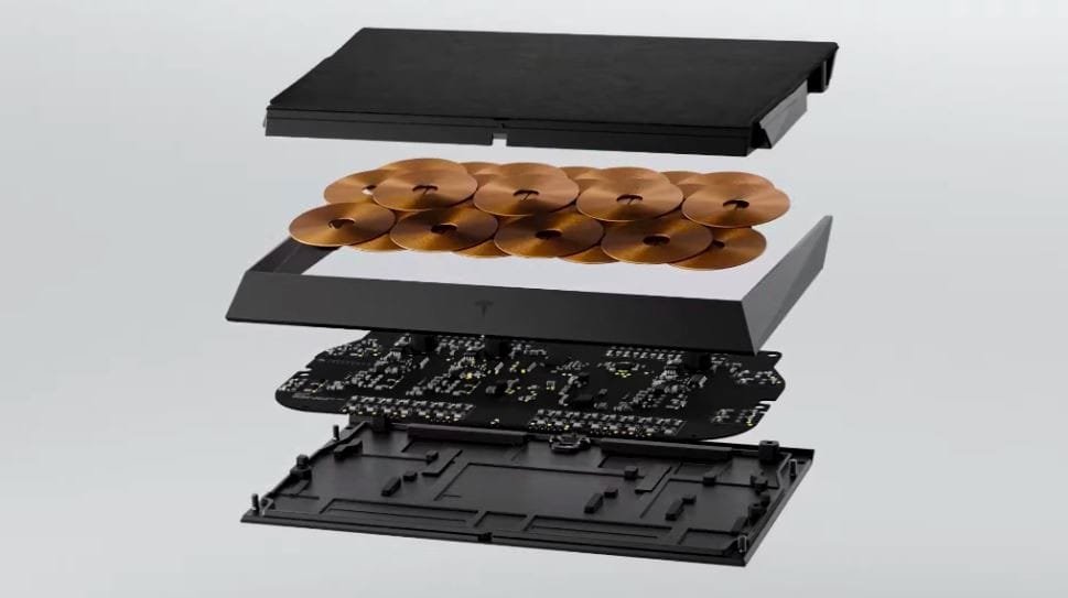 Tesla'nın Yeni Kablosuz Şarj Cihazı: 300 Dolar Değerinde Bir Yenilik