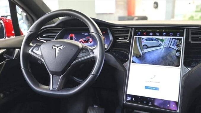 teslaya-otopilot-ve-tam-otonom-surus-ozellikleri-icin-dava-acildi-gWeBQSpS.jpg