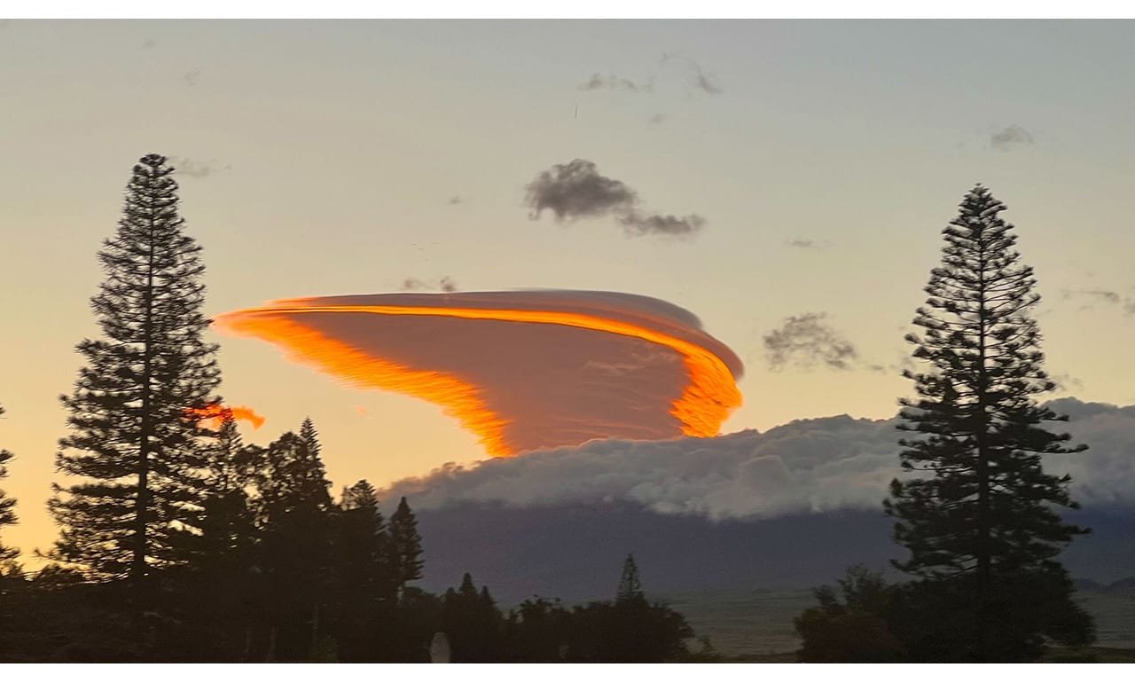 Hawaii'de UFO Benzeri Bulutlar Gözlemlendi