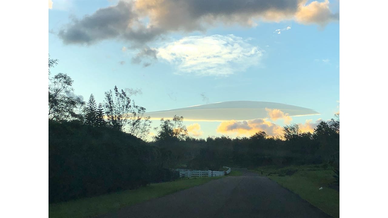 Hawaii'de UFO Benzeri Bulutlar Gözlemlendi