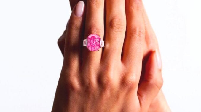 pembe-elmas-eternal-pinkin-rekor-satisi-TKFzNItV.jpg