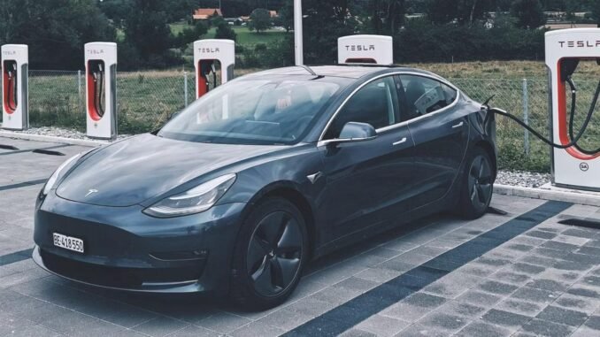 tesla-araclarinin-degeri-avantajlar-ve-dezavantajlar-y5raZyYr.jpg