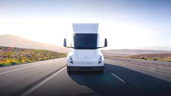 tesla-semi-kamyonu-kaza-yapti-ve-yangin-cikardi-pqlgh5f7.jpg
