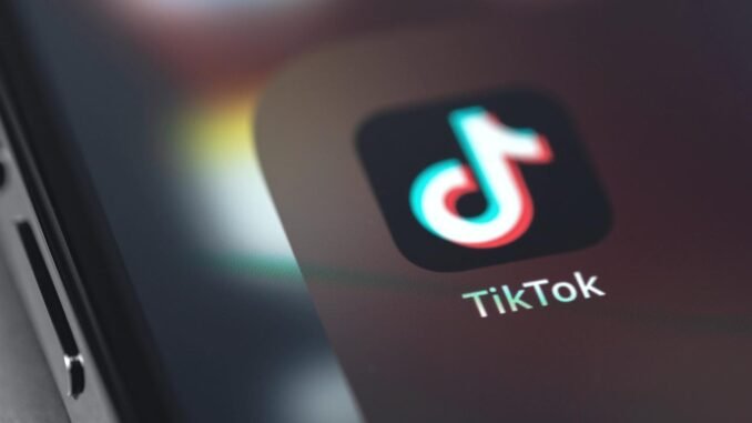 tiktok-ve-apple-arasindaki-gerilim-yas-derecelendirmesi-tartismalari-OEiDumIw.jpg