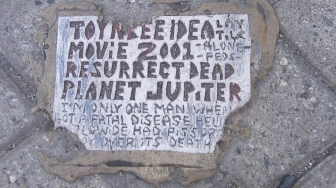 toynbee-dosemeleri-sokaklarin-gizemli-mesajlari-4Eizhx2l.jpg